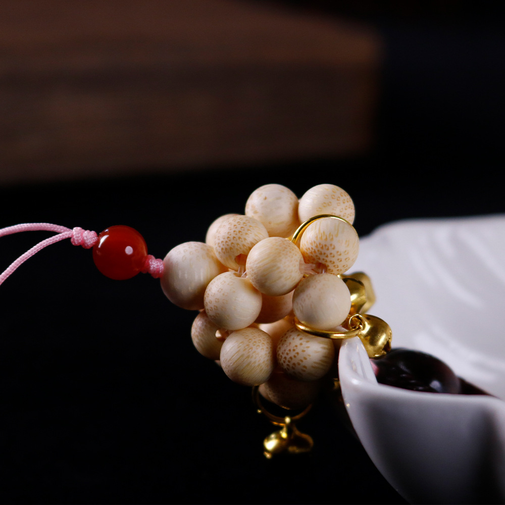 景区热卖紫檀木生肖马木质工艺品钥匙扣马年挂件车载包包手机装饰